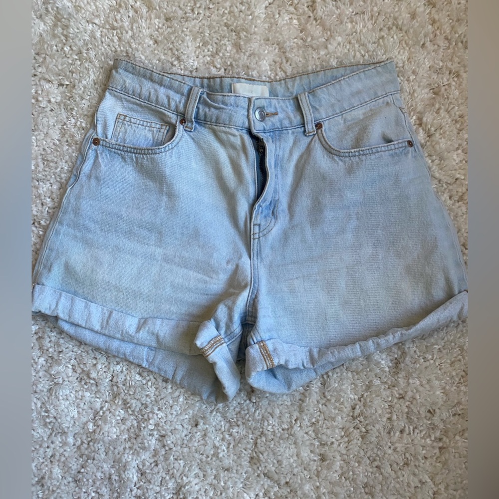 H&M Light Wash Denim Shorts - Casual High-Rise Women’s Shorts sz 6
